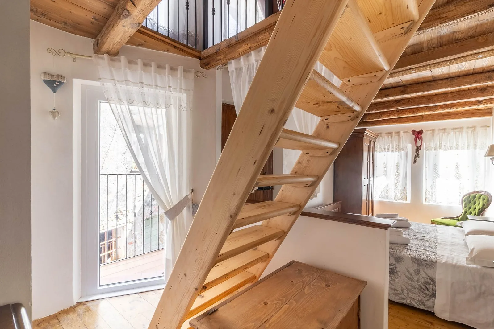 Scala interna in legno