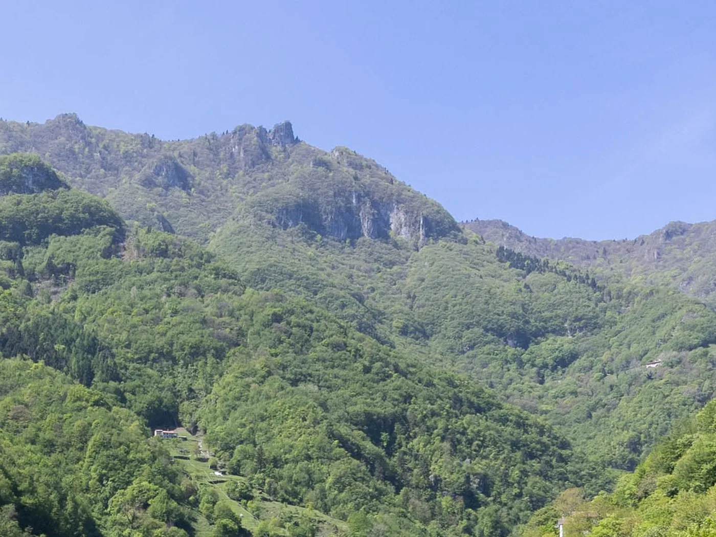 Le pareti rocciose della Valle di Schievenin